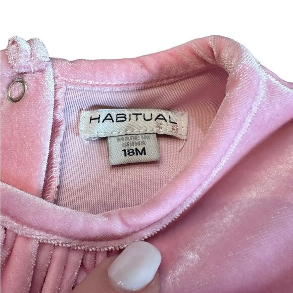 NWT Habitual Kids Soft Pink Crushed Velvet Romper (18 Months) - Picture 4 of 7